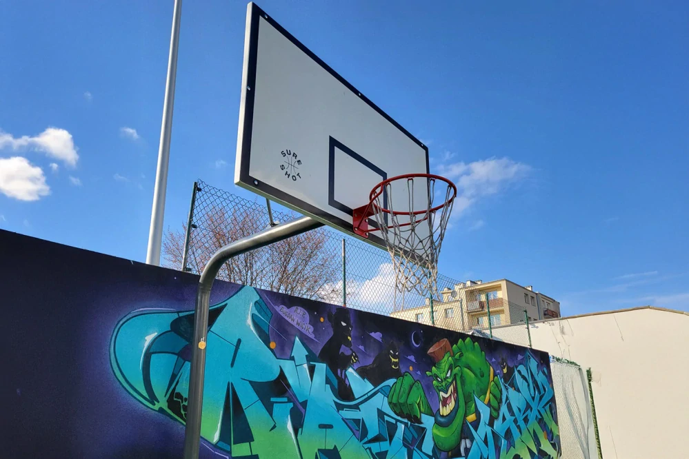 Basketbal. konstrukce SURE SHOT Gooseneck School, přesah 160 cm