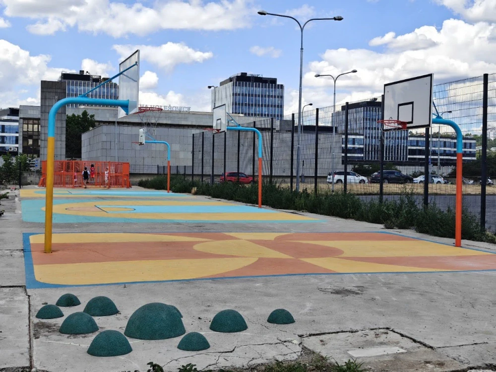Basketbal. konstrukce SURE SHOT Gooseneck School, přesah 160 cm